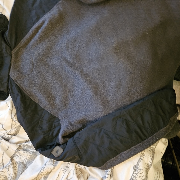 Burton zip up sweater Large but feels a bit smaller more like a medium - Picture 13 of 16